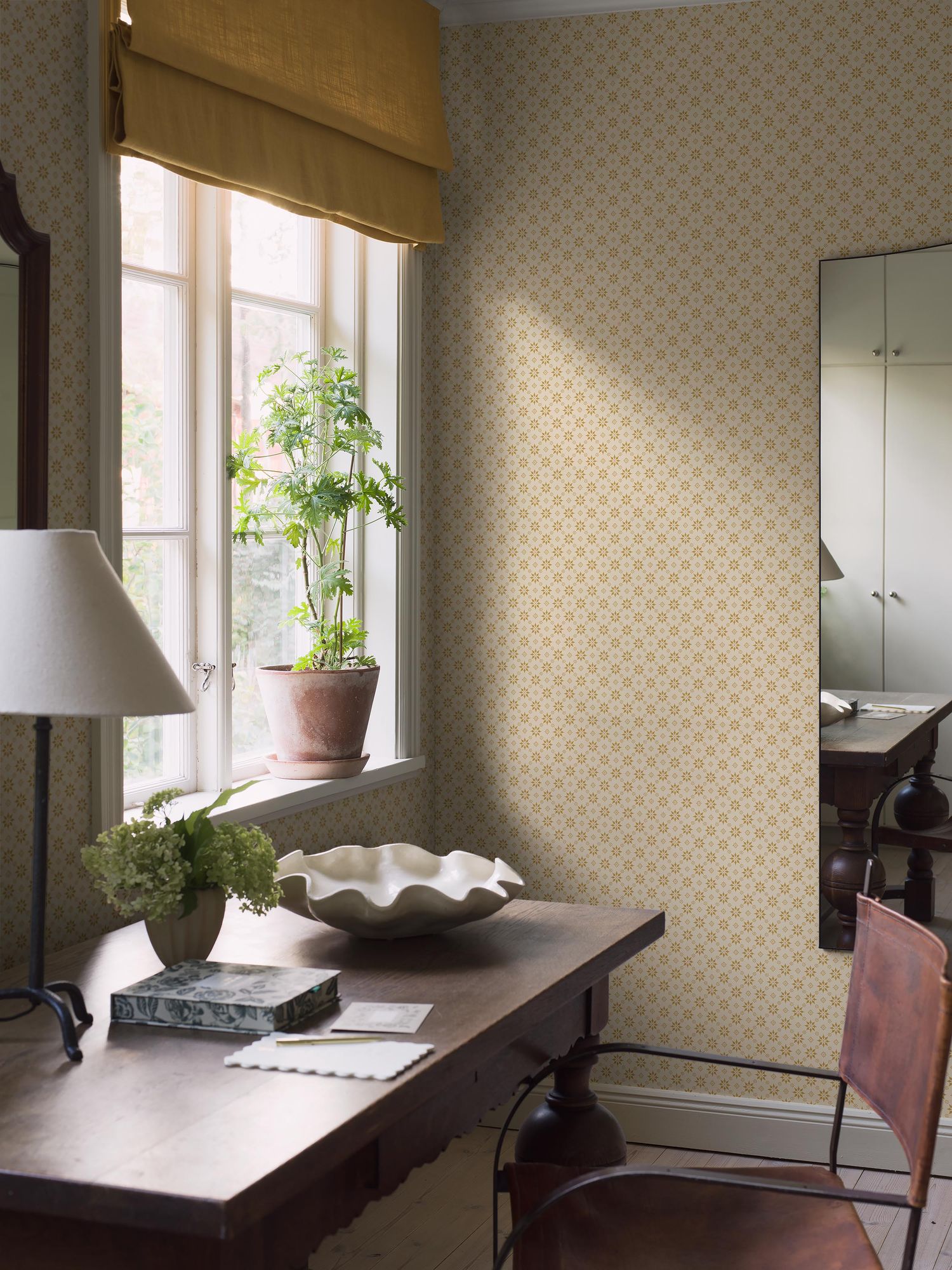 8066 Stella Light Yellow Anno II Wallpaper by Boråstapeter