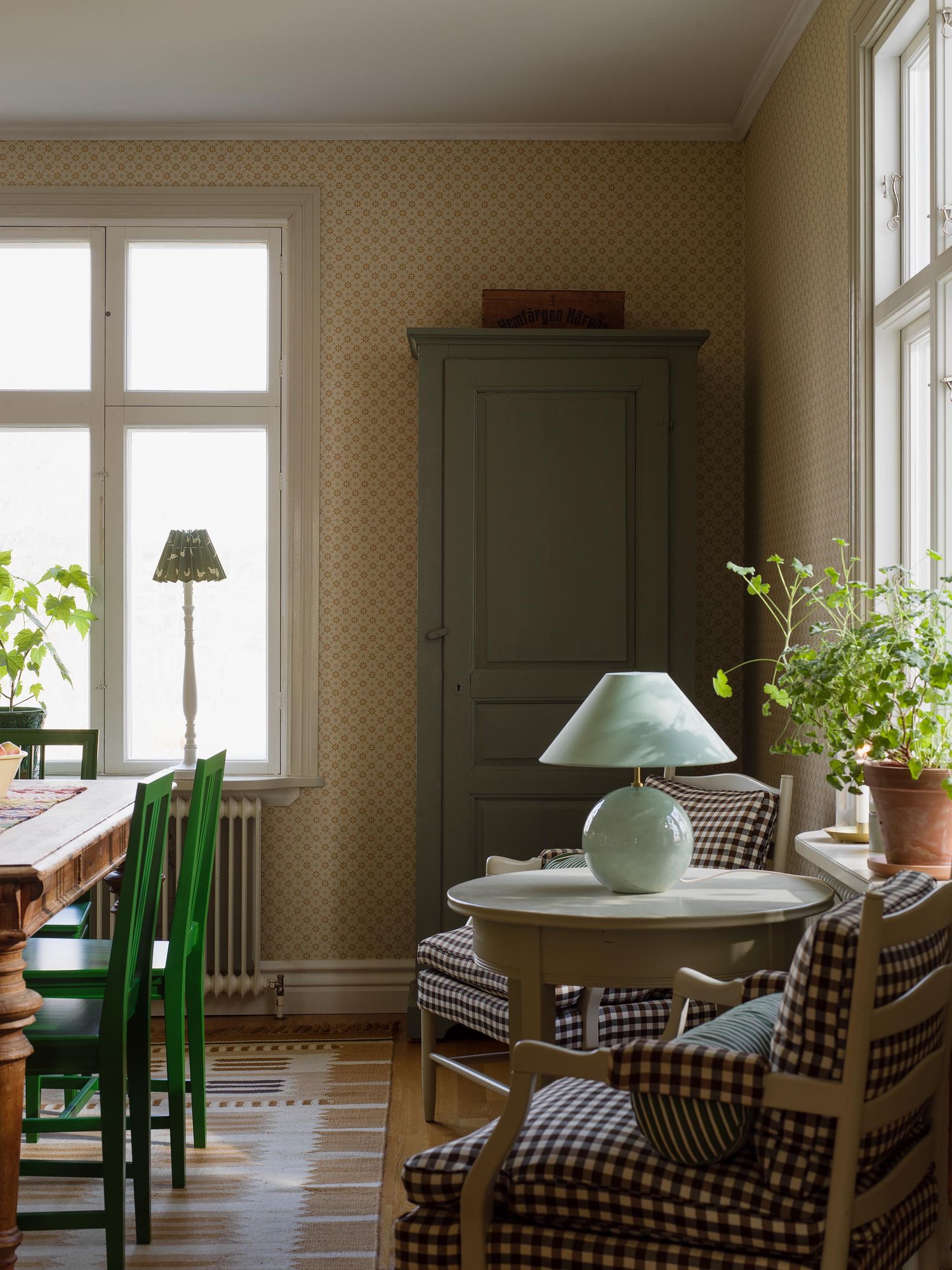 8066 Stella Light Yellow Anno II Wallpaper by Boråstapeter