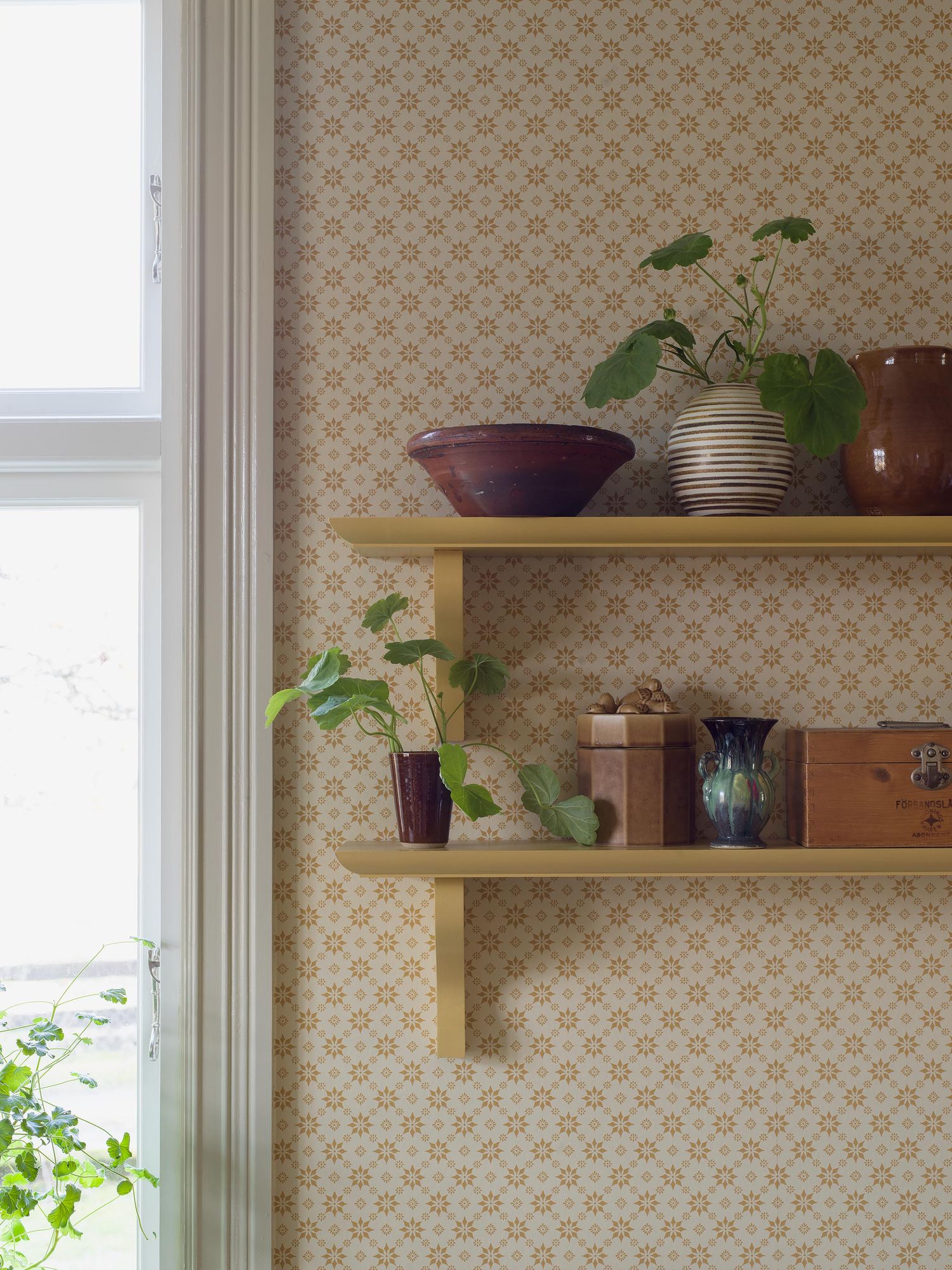 8066 Stella Light Yellow Anno II Wallpaper by Boråstapeter