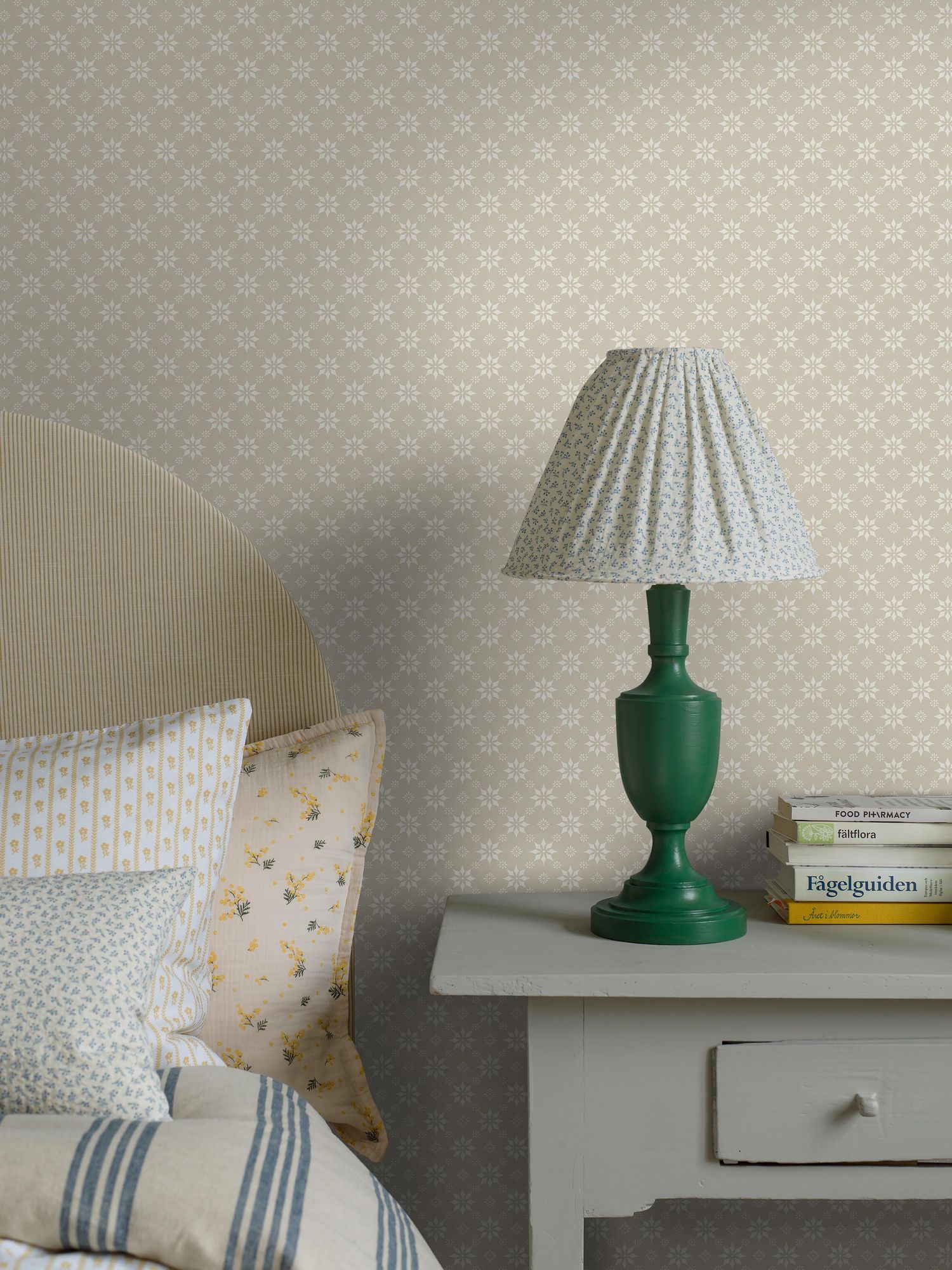 8068 Stella Light Beige Anno II Wallpaper by Boråstapeter