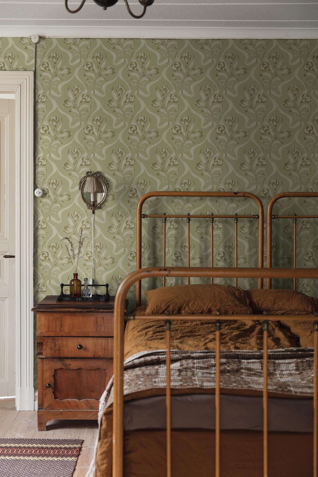 8071 Jugendbukett Light Green Anno II Wallpaper by Boråstapeter
