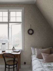 Jugendbukett Light Beige Anno II Wallpaper by Boråstapeter