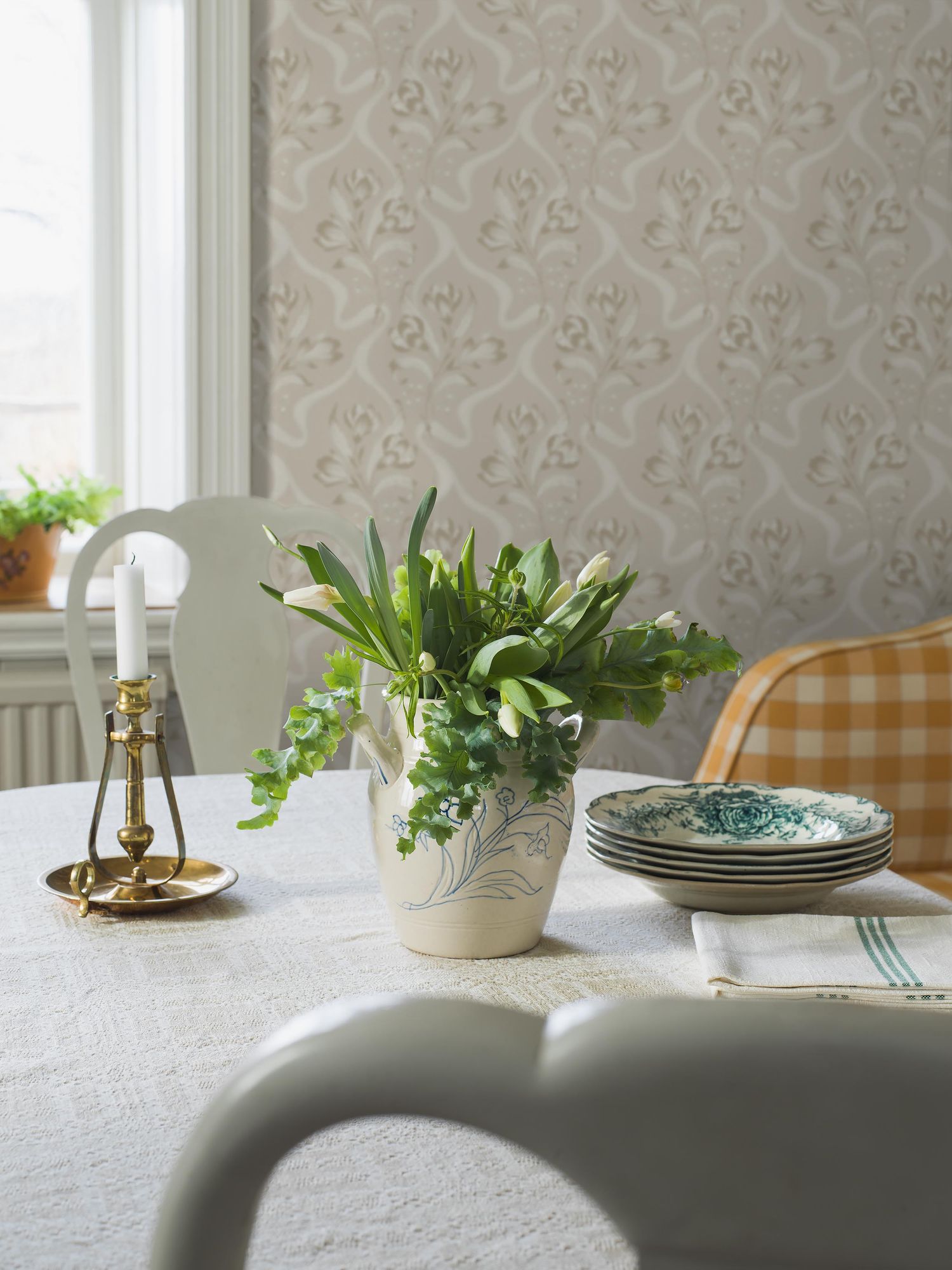 Jugendbukett Light Beige Anno II Wallpaper by Boråstapeter