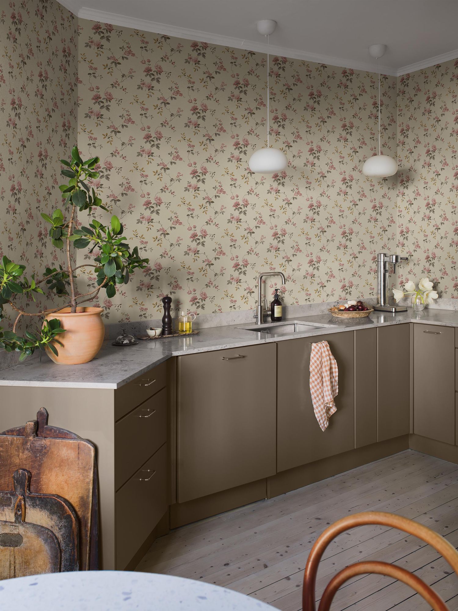 8084 Värmdö Light Beige Anno II Wallpaper by Boråstapeter