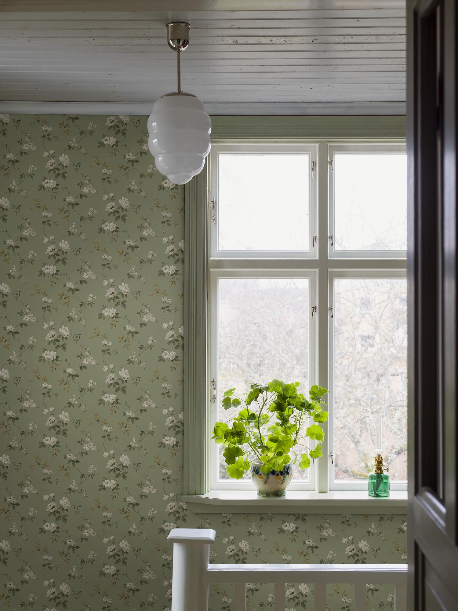 8086 Värmdö Light Green Anno II Wallpaper by Boråstapeter