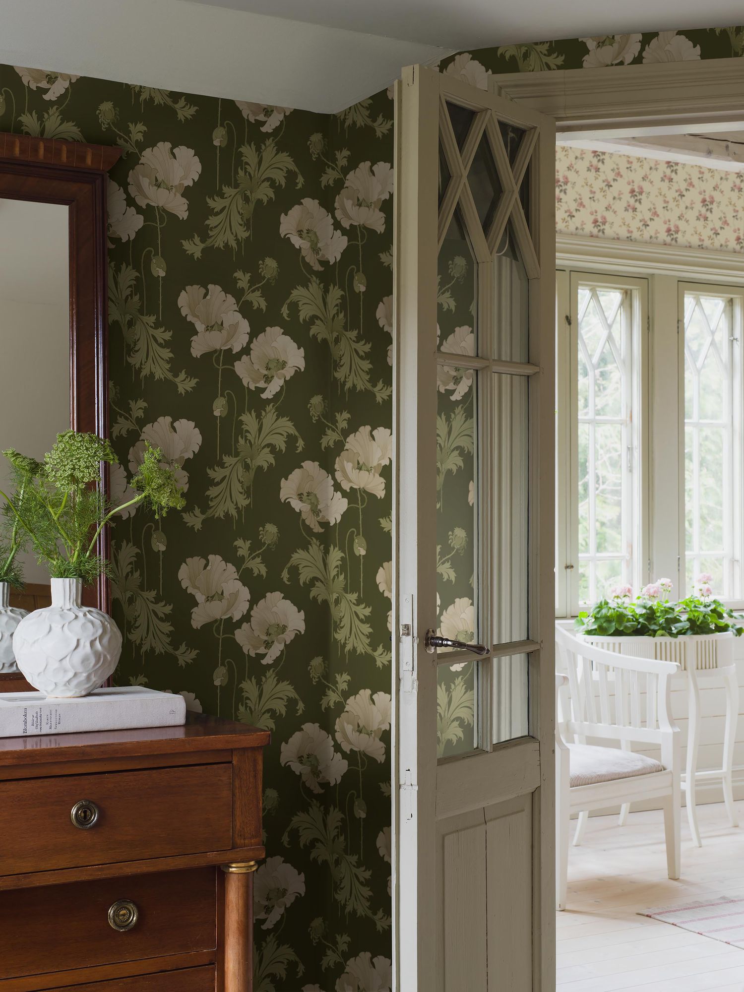 8091 Vallmo Green and White Wallpaper by Boråstapeter