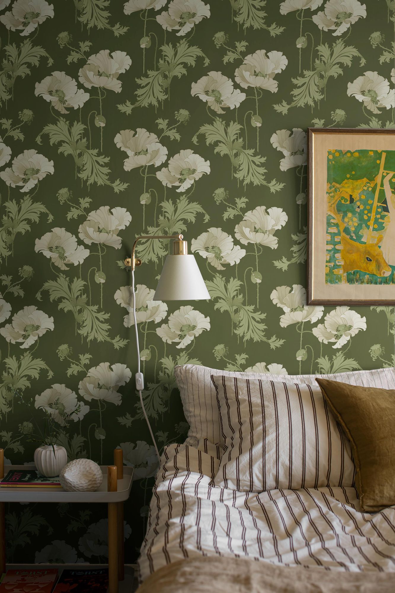 8091 Vallmo Green and White Wallpaper by Boråstapeter
