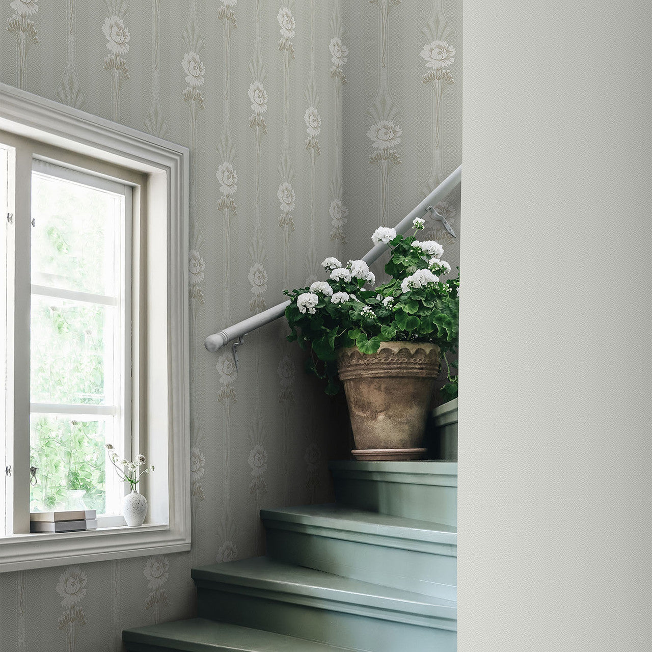 811-18 Margareta Garden Green Ett Hem Wallpaper by Sandberg