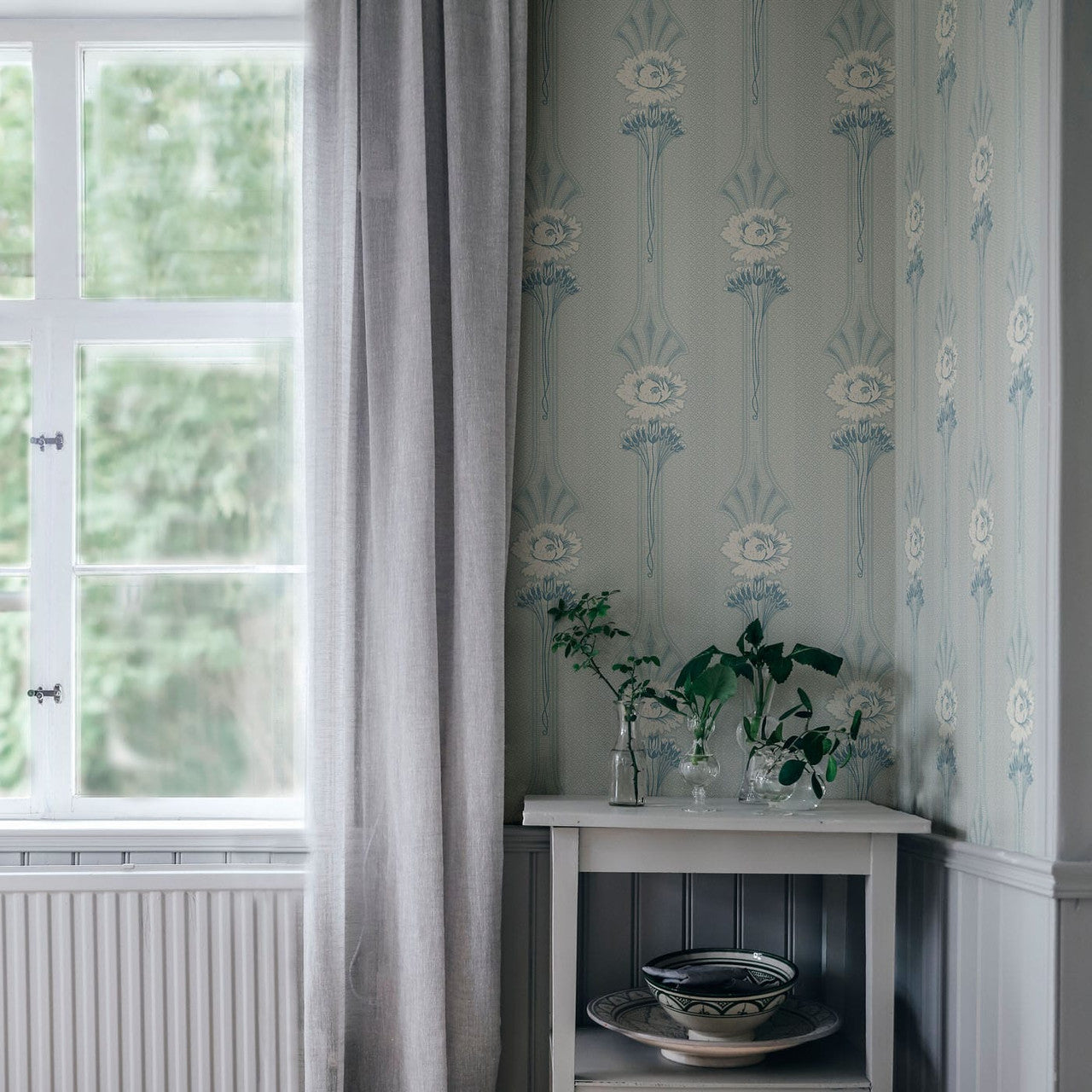 811-26 Margareta Powder Blue Ett Hem Wallpaper by Sandberg