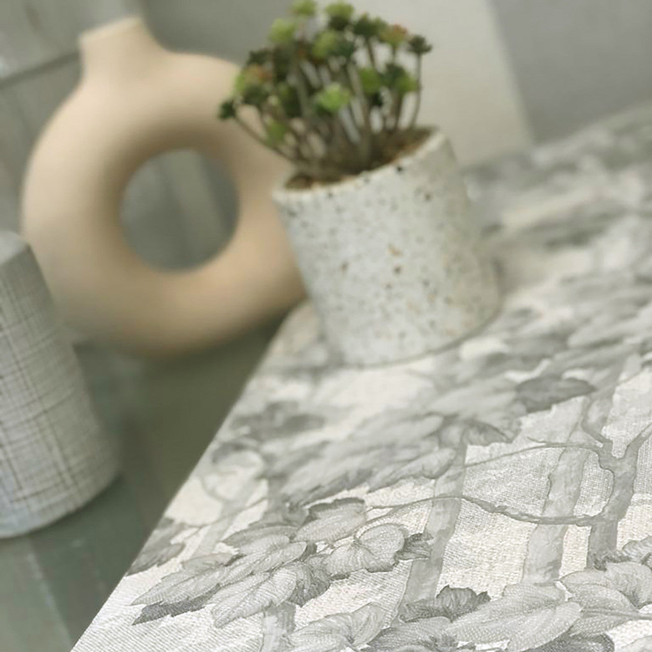 8117 Giorgio Tree Soft Silver Wallpaper by Belgravia