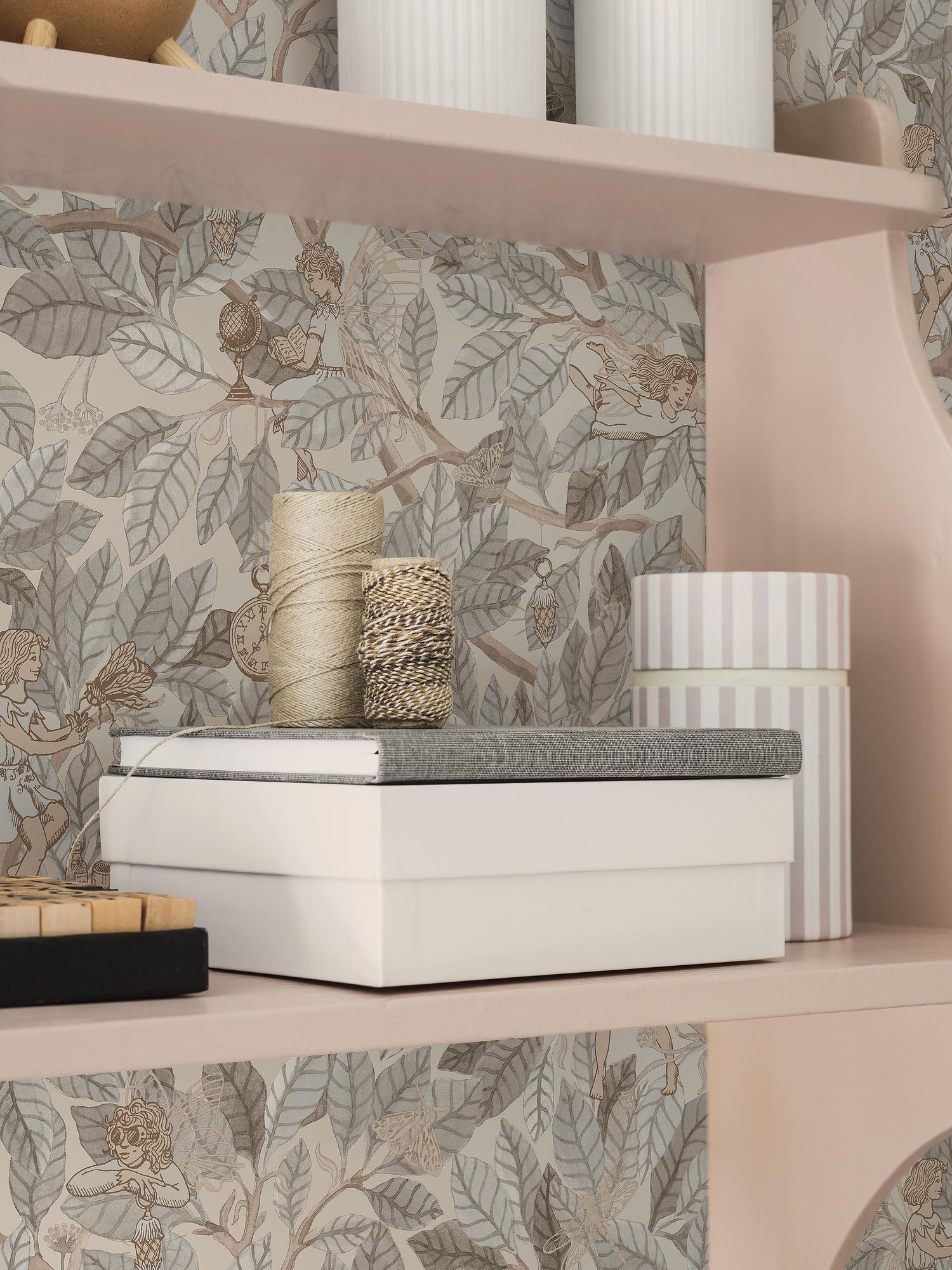 8140 Fairies Grey Wallpaper by Boråstapeter
