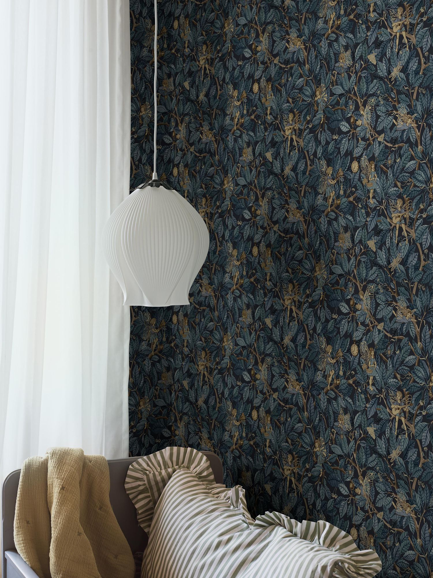 8142 Fairies Blue Wallpaper by Boråstapeter