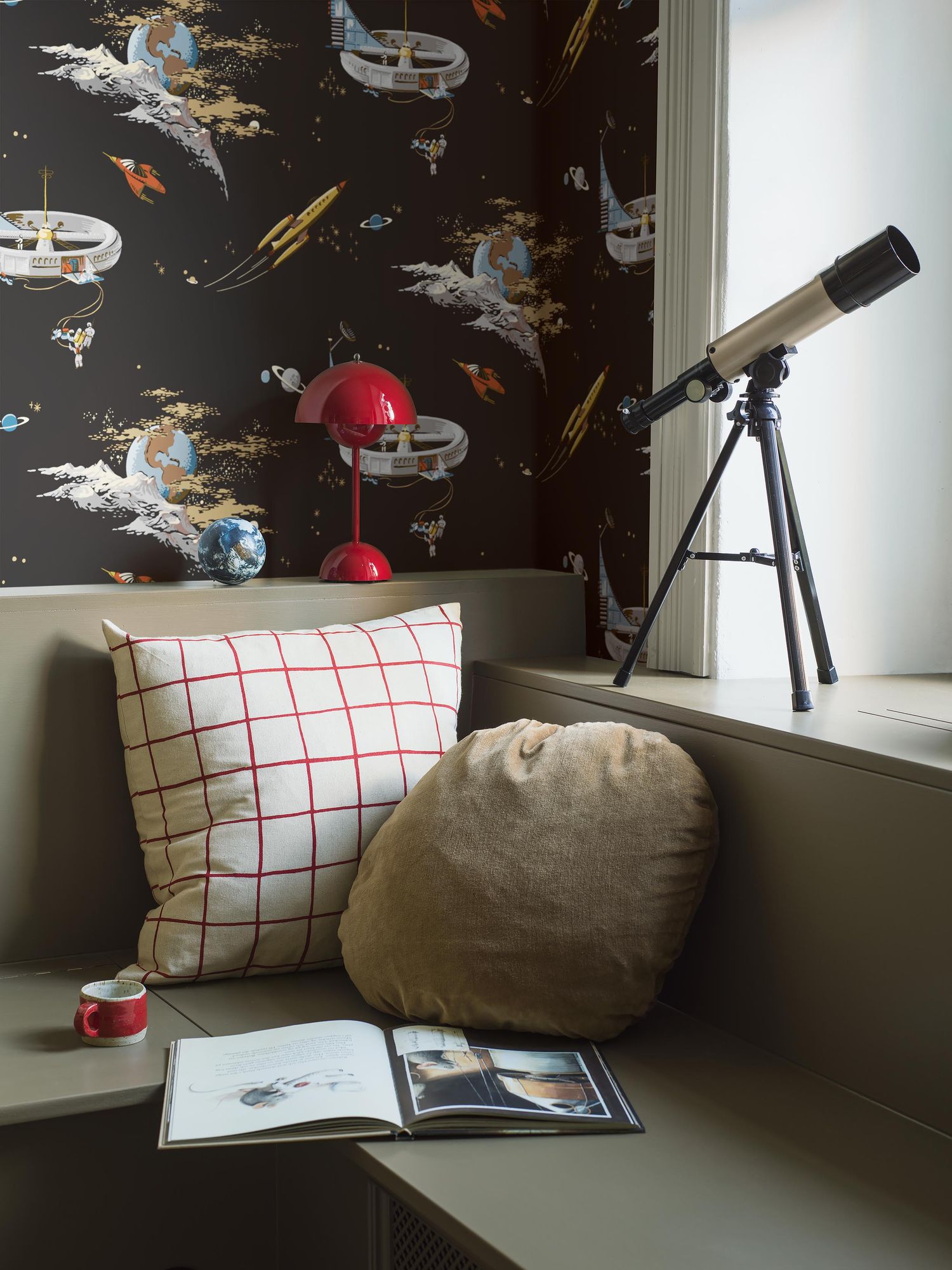 8155 Space Adventure Black Wallpaper by Boråstapeter