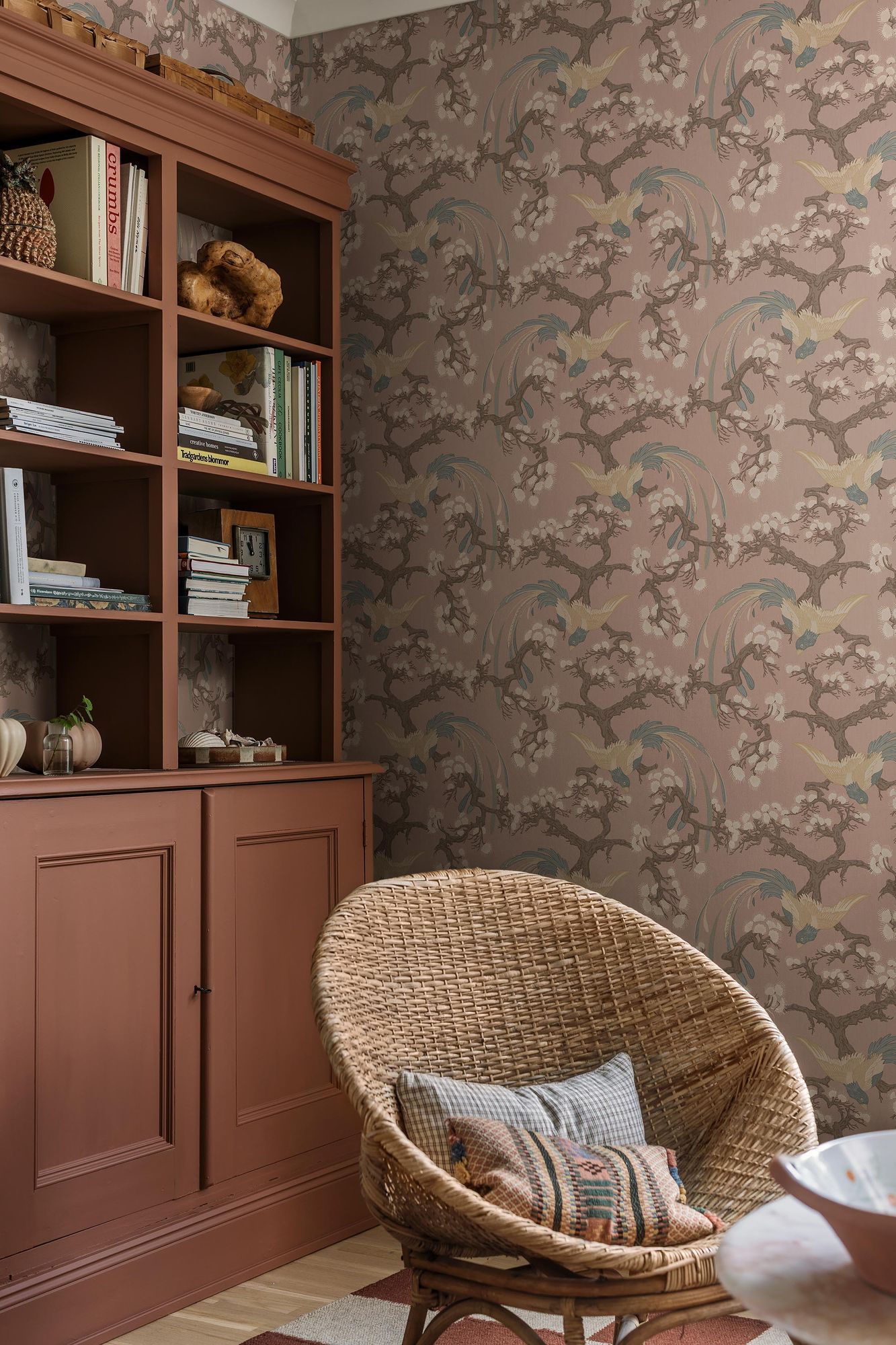 8162 Fenix Light Pink Charm Wallpaper by Boråstapeter