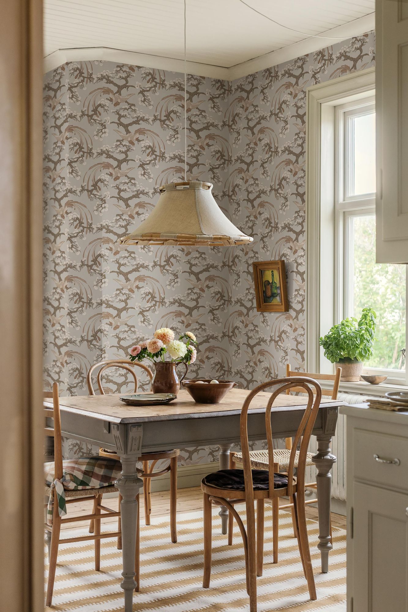 8163 Fenix Light Grey Charm Wallpaper by Boråstapeter