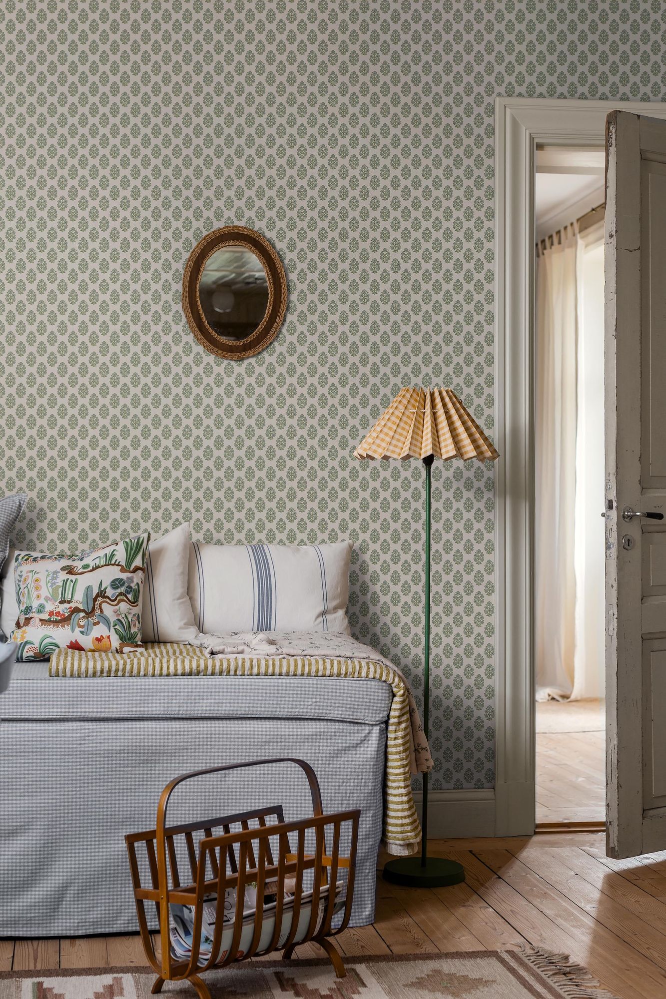 8165 Sibylla Light Green Charm Wallpaper by Boråstapeter