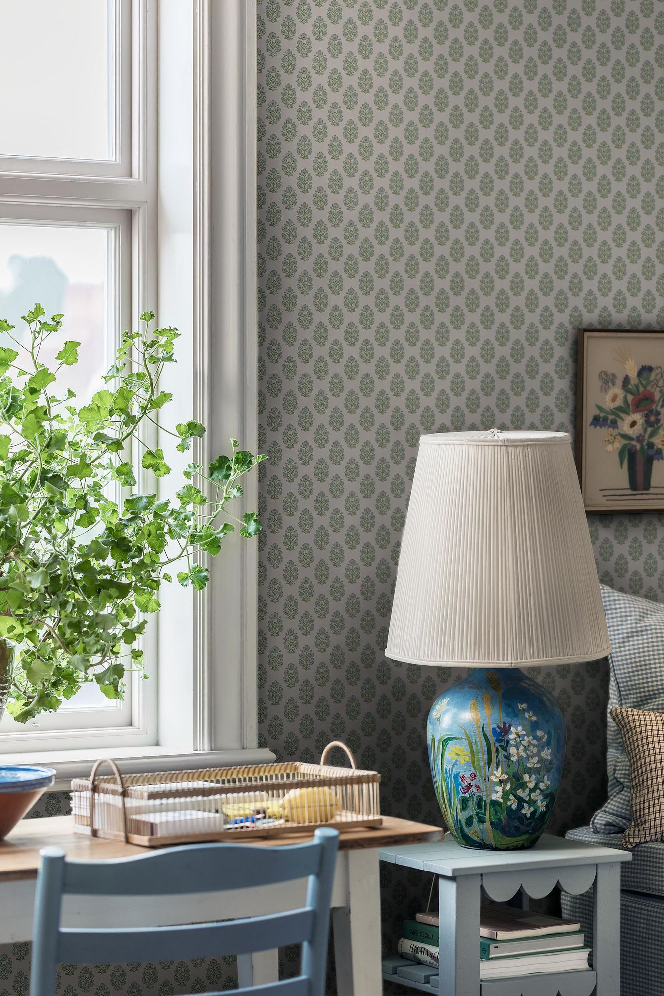 8165 Sibylla Light Green Charm Wallpaper by Boråstapeter