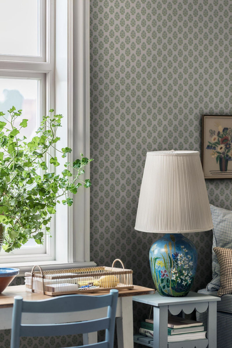 8165 Sibylla Light Green Charm Wallpaper by Boråstapeter