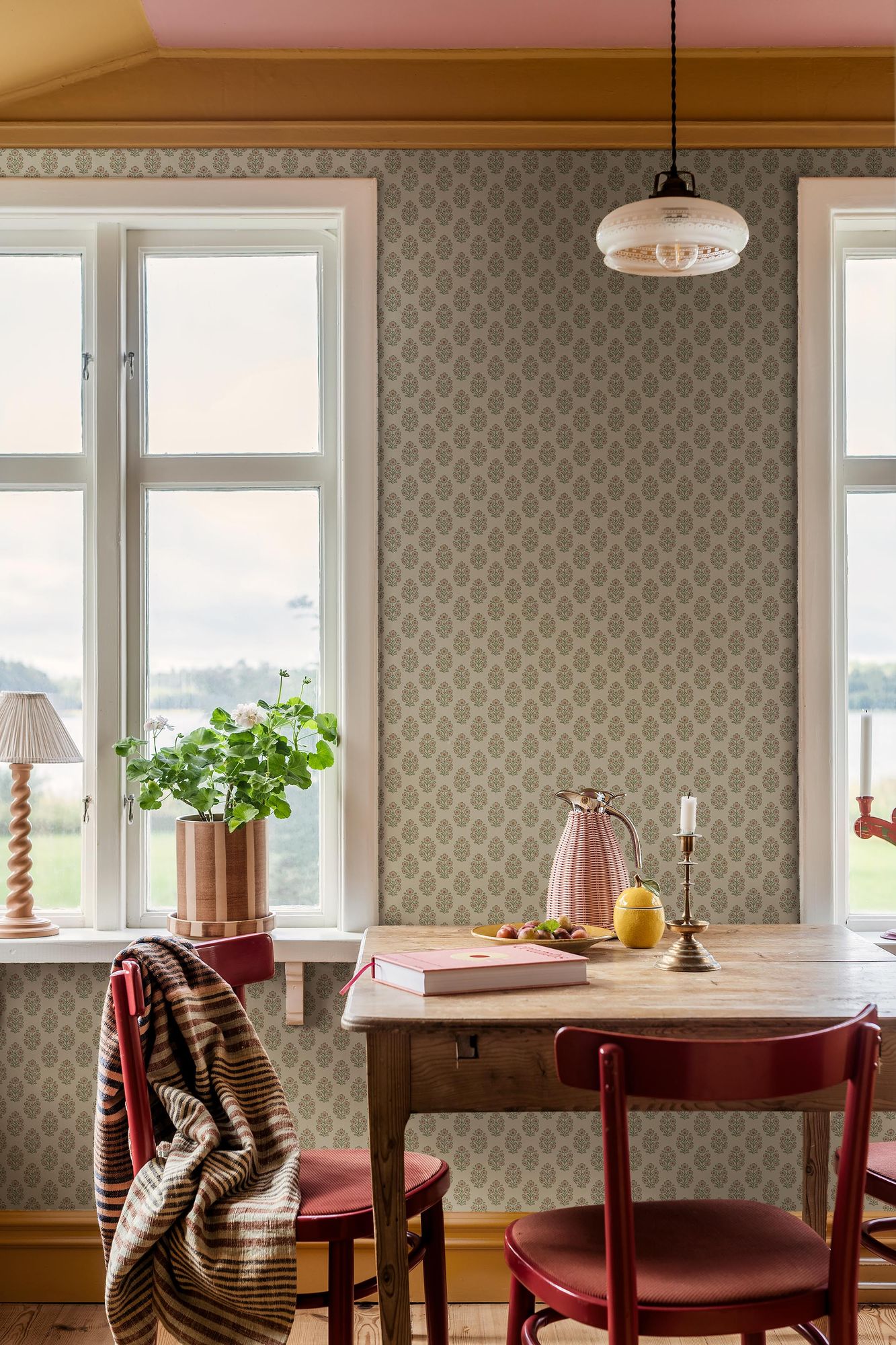 8166 Sibylla Light Beige Charm Wallpaper by Boråstapeter