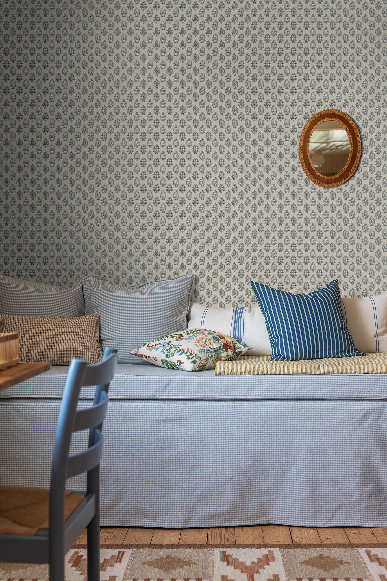 8167 Sibylla Light Blue Charm Wallpaper by Boråstapeter