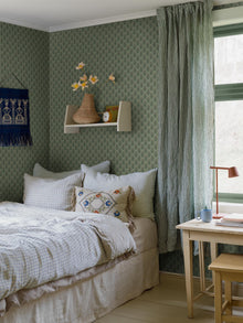 8168 Sibylla Dark Green Charm Wallpaper by Boråstapeter