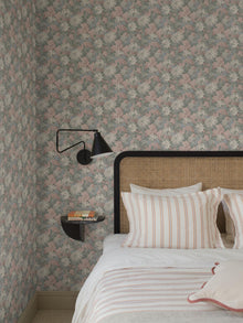 8171 Delilah Light Multi Charm Wallpaper by Boråstapeter