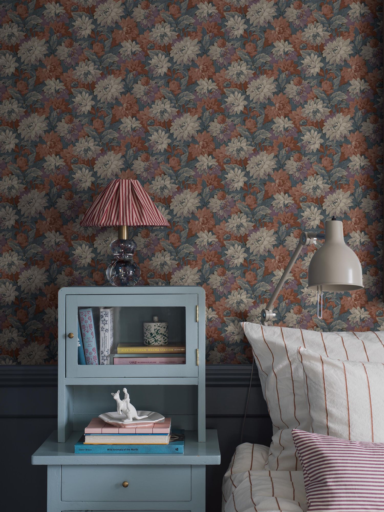 8172 Delilah Dark Multi Charm Wallpaper by Boråstapeter