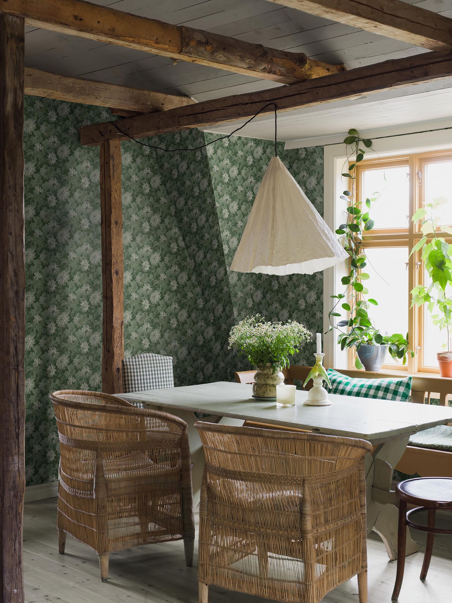 8173 Delilah Dark Green Charm Wallpaper by Boråstapeter