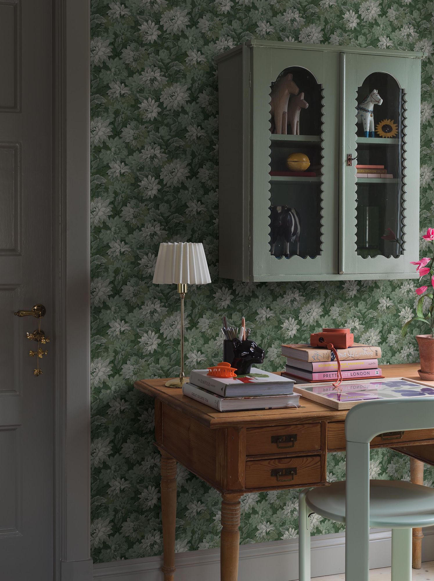 8173 Delilah Dark Green Charm Wallpaper by Boråstapeter