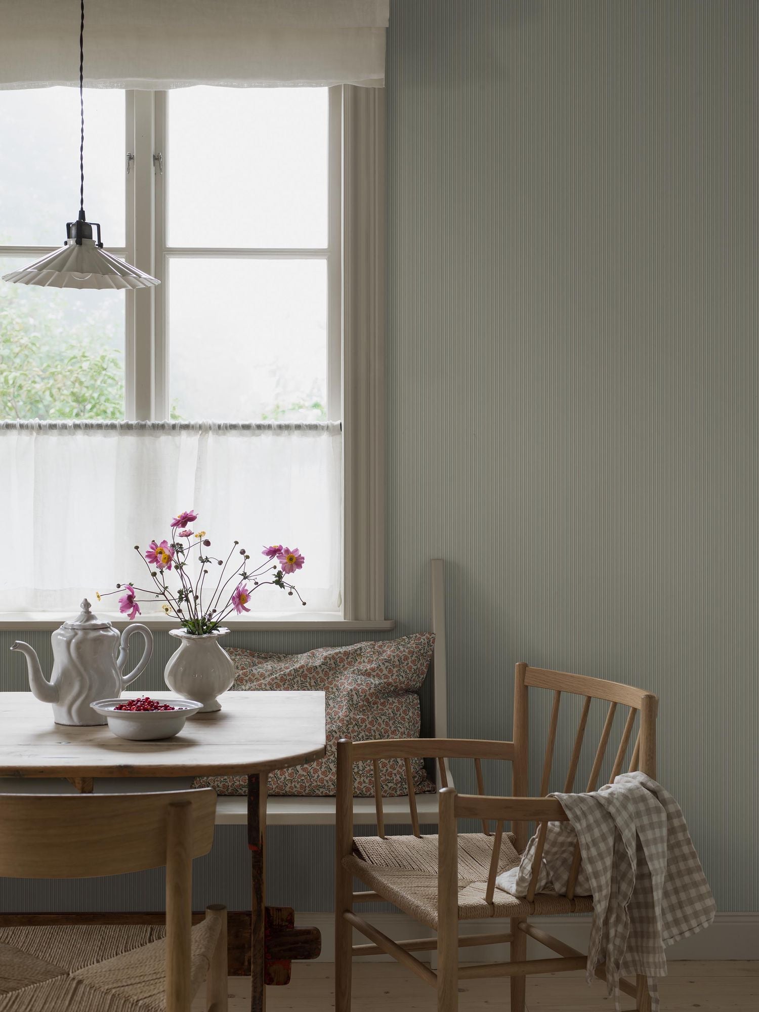 8174 Sam Light Green Charm Wallpaper by Boråstapeter