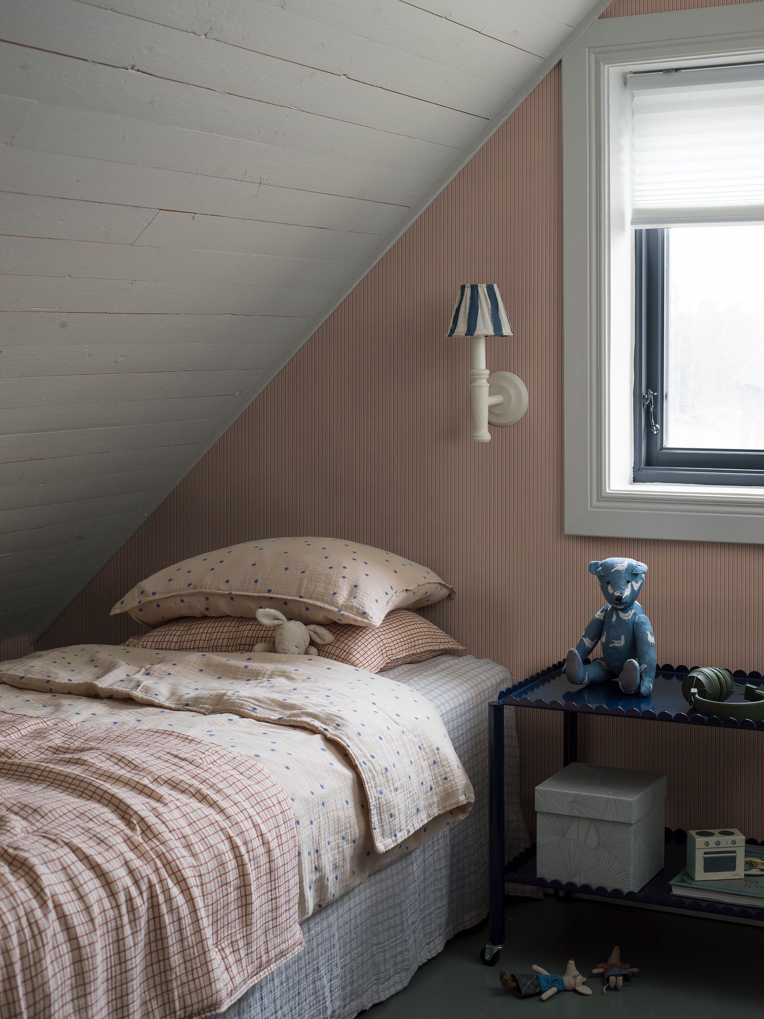 8176 Sam Light Pink Charm Wallpaper by Boråstapeter