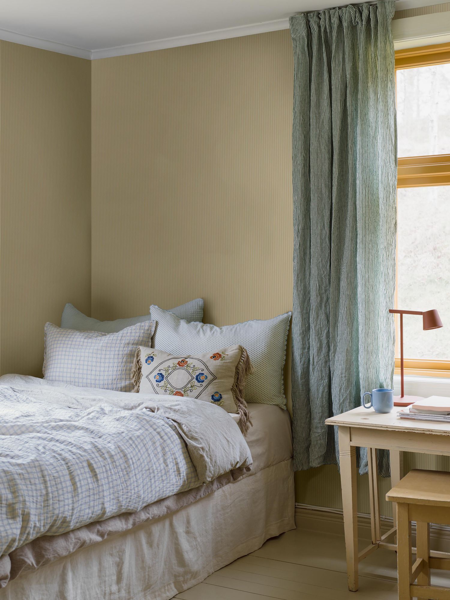 8177 Sam Light Yellow Charm Wallpaper by Boråstapeter