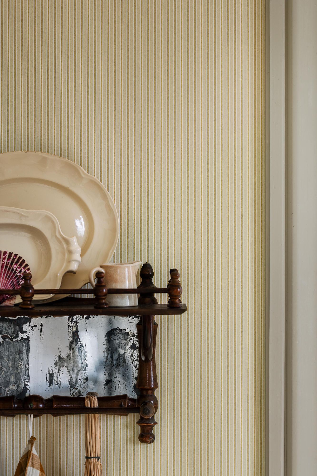 8177 Sam Light Yellow Charm Wallpaper by Boråstapeter