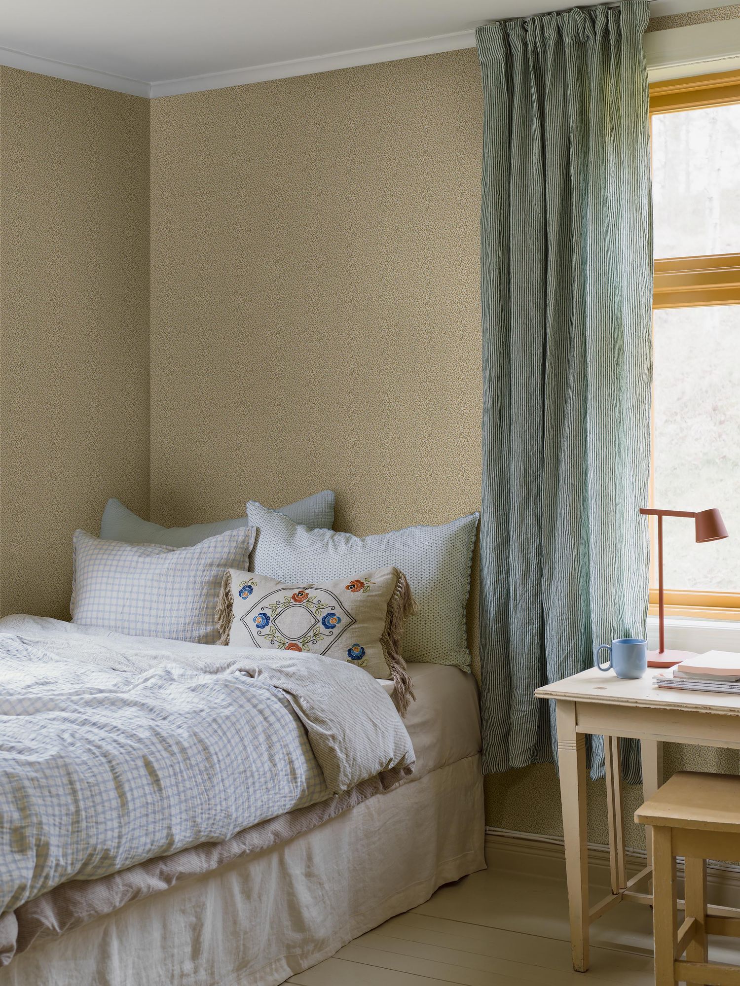 8178 Ida Light Yellow Charm Wallpaper by Boråstapeter