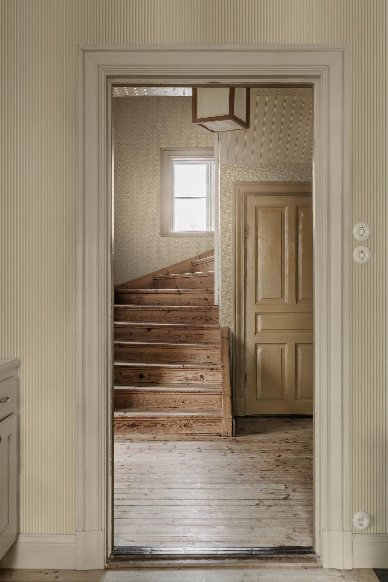 8178 Ida Light Yellow Charm Wallpaper by Boråstapeter