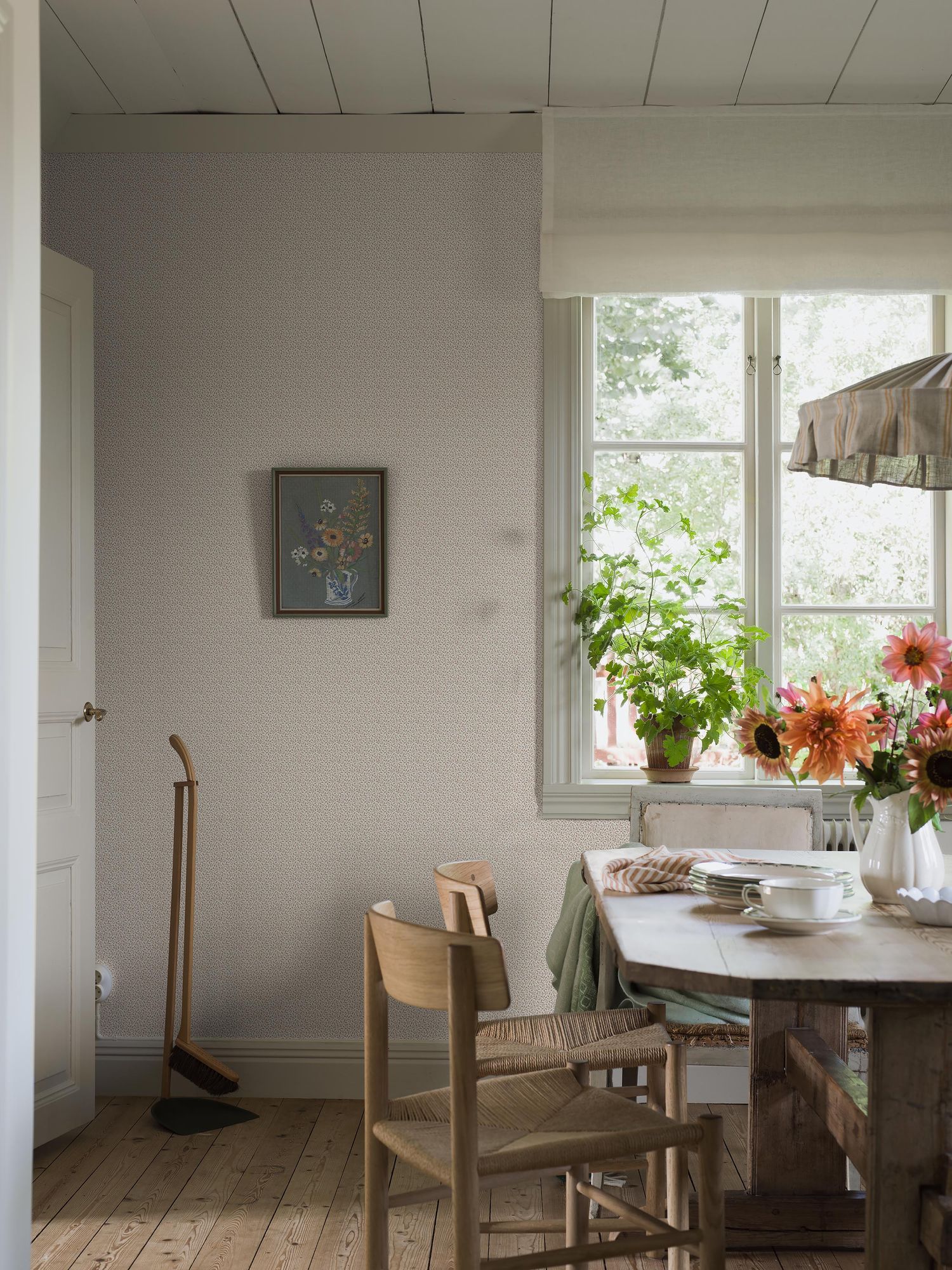 8181 Ida Light Beige Charm Wallpaper by Boråstapeter