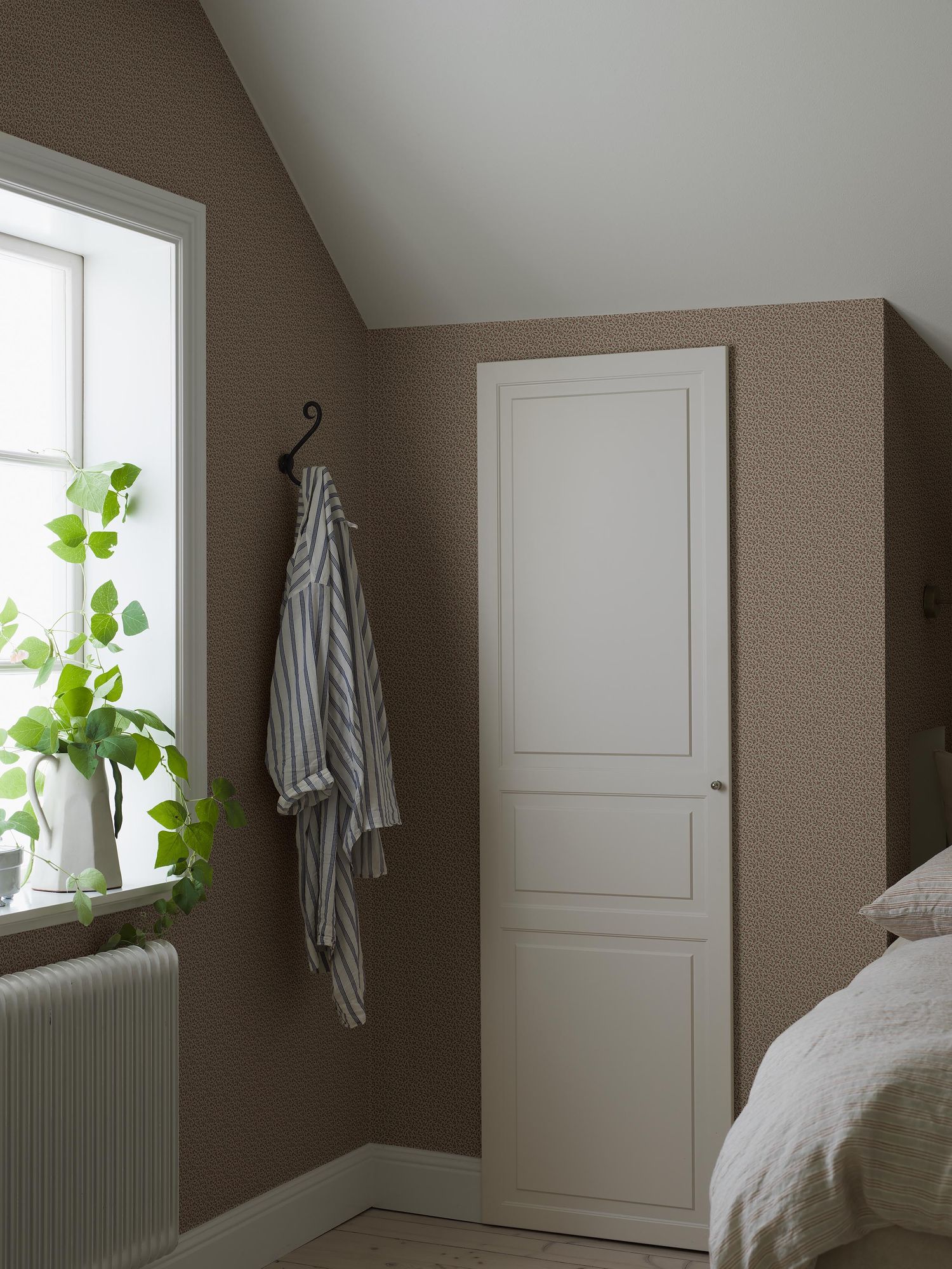 8183 Ida Dark Brown Charm Wallpaper by Boråstapeter