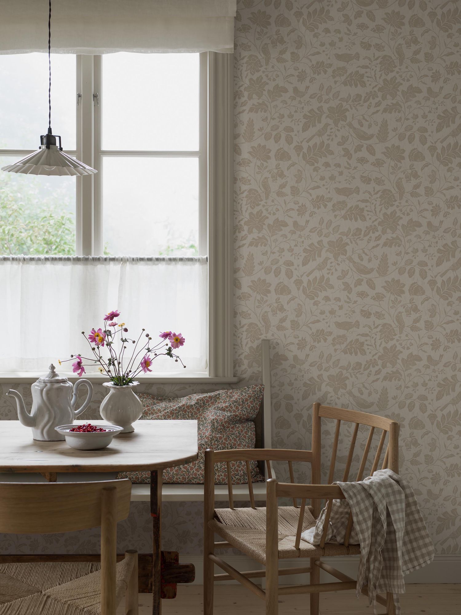8185 Isidor Light Beige Charm Wallpaper by Boråstapeter