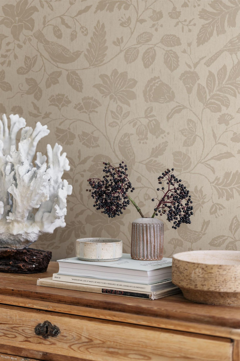 8185 Isidor Light Beige Charm Wallpaper by Boråstapeter