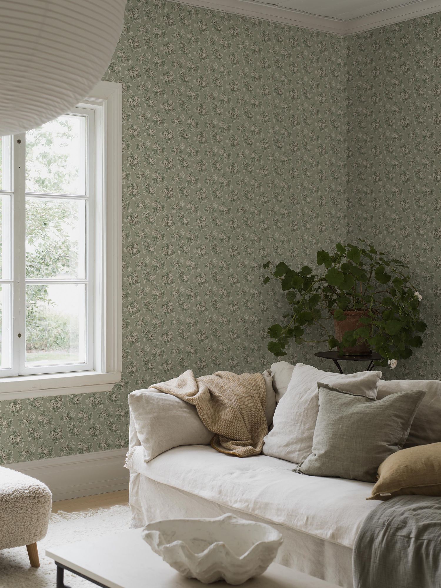 8188 Helena Light Green Charm Wallpaper by Boråstapeter