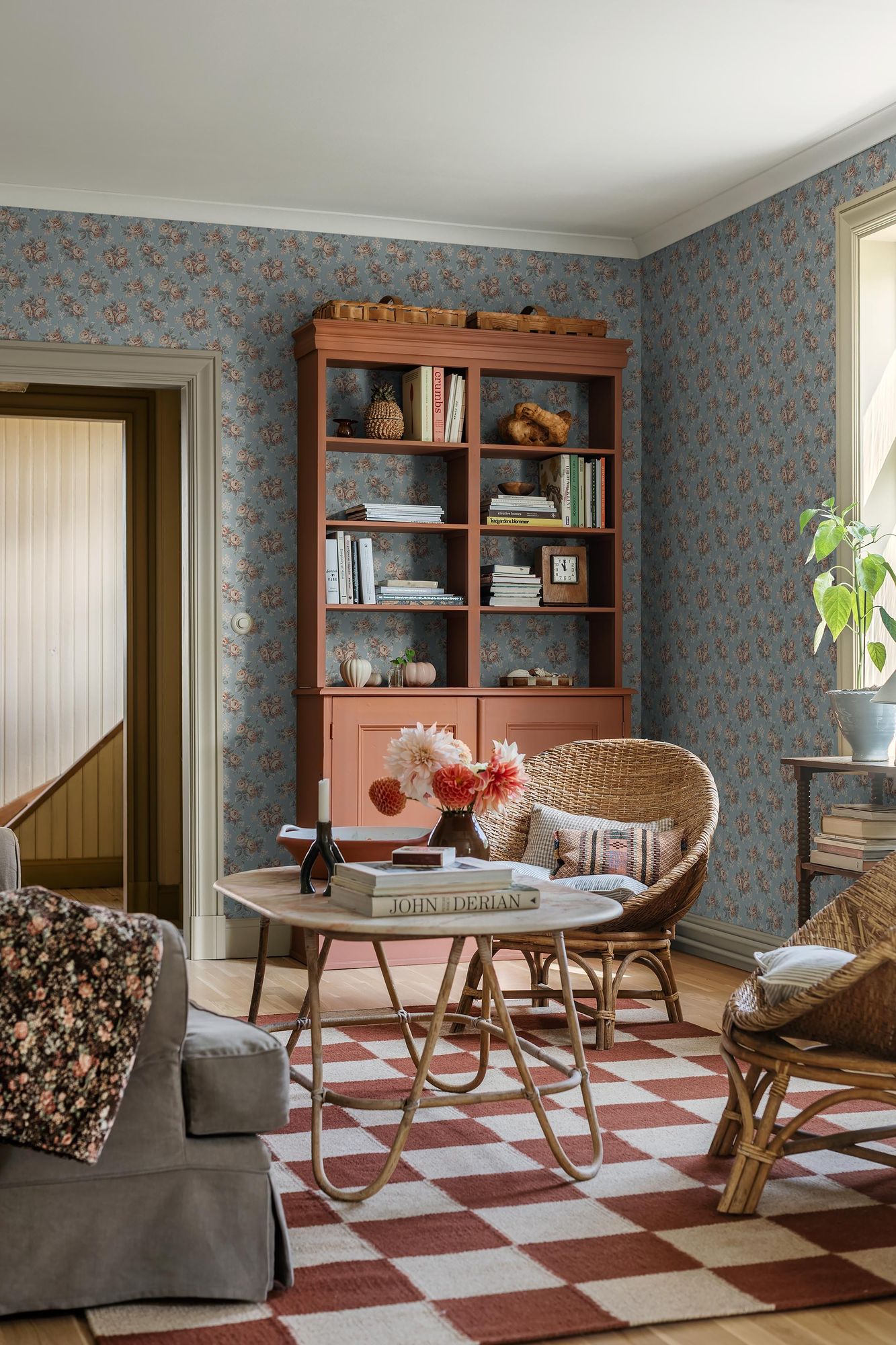 8189 Helena Light Blue Charm Wallpaper by Boråstapeter
