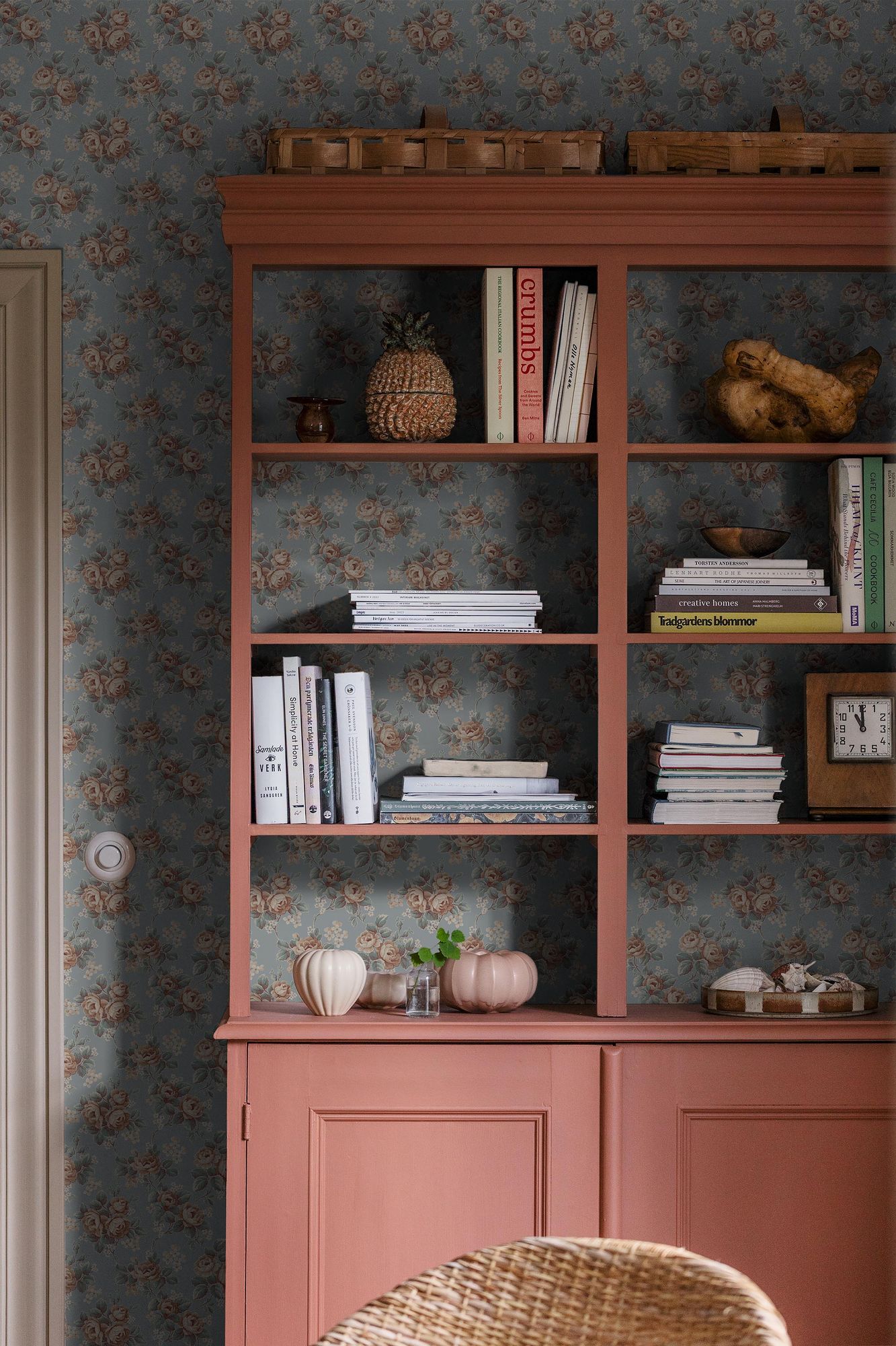8189 Helena Light Blue Charm Wallpaper by Boråstapeter