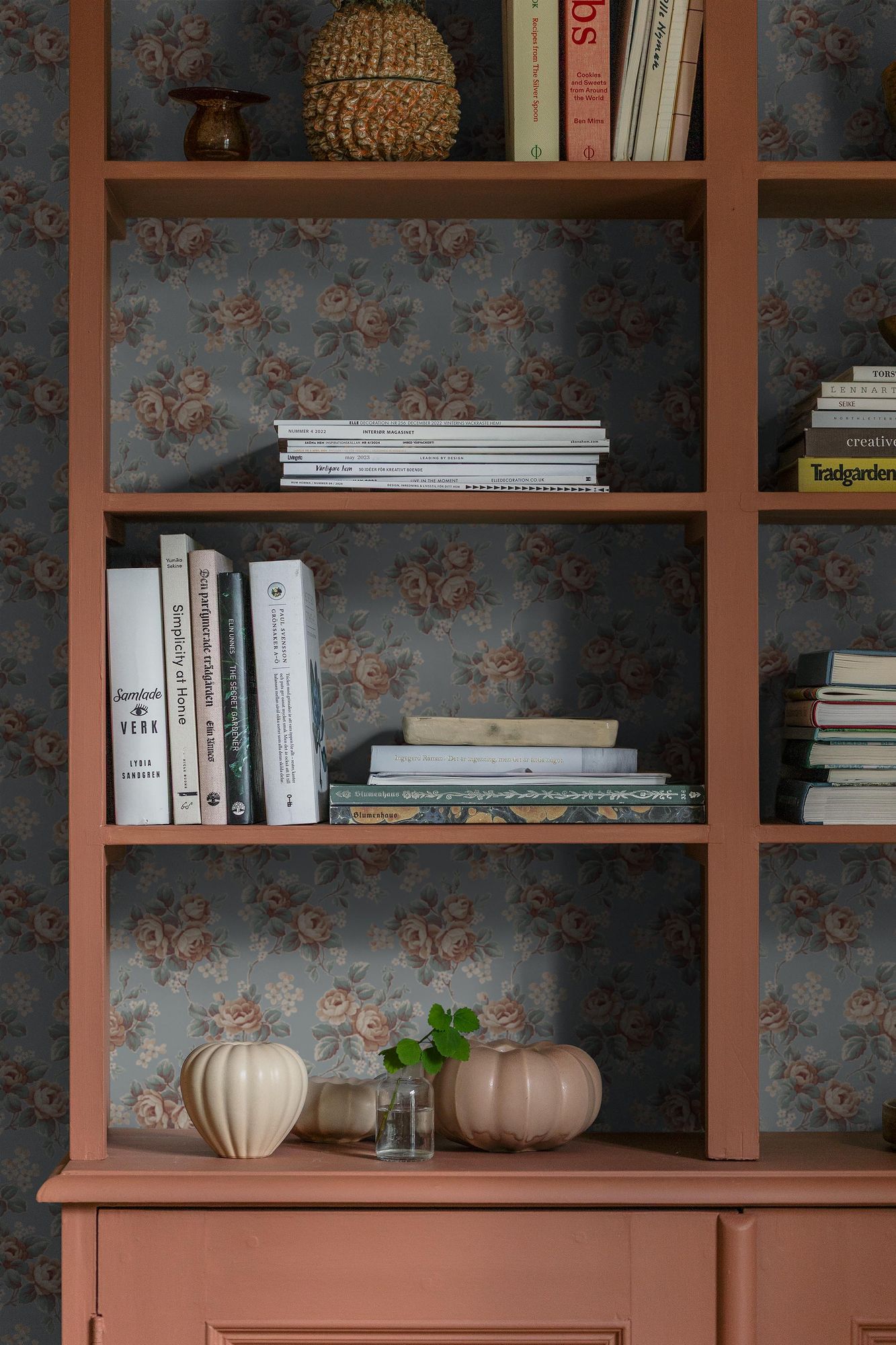 8189 Helena Light Blue Charm Wallpaper by Boråstapeter