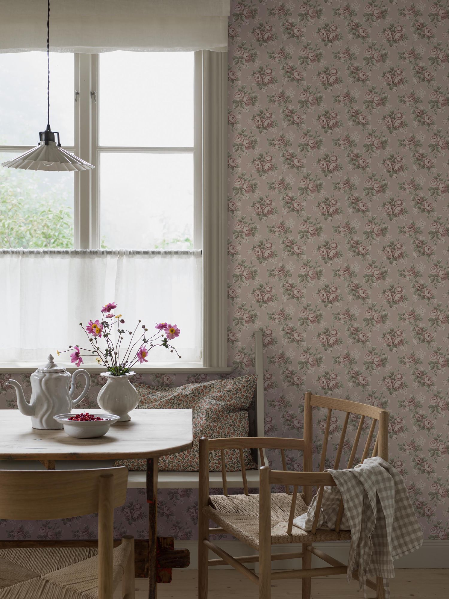8190 Helena Light Pink Charm Wallpaper by Boråstapeter