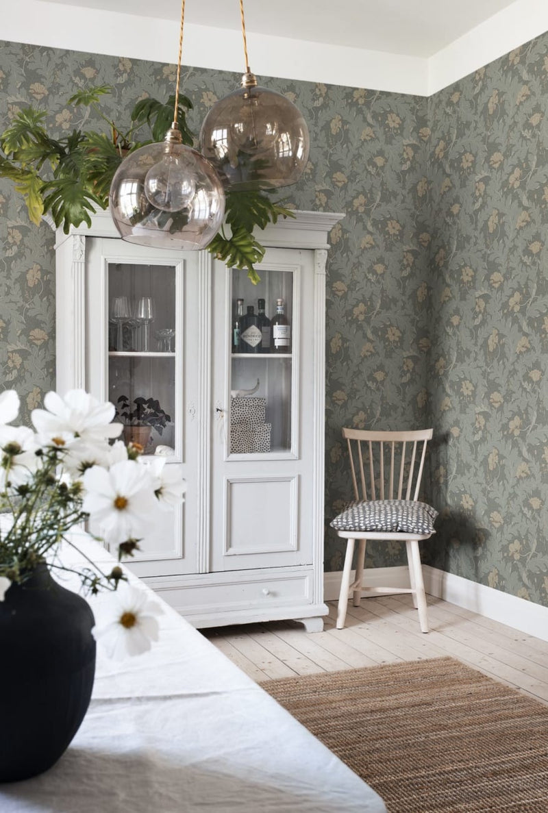 830-78 Forest Green Charlotta Trädgården Wallpaper by Sandberg