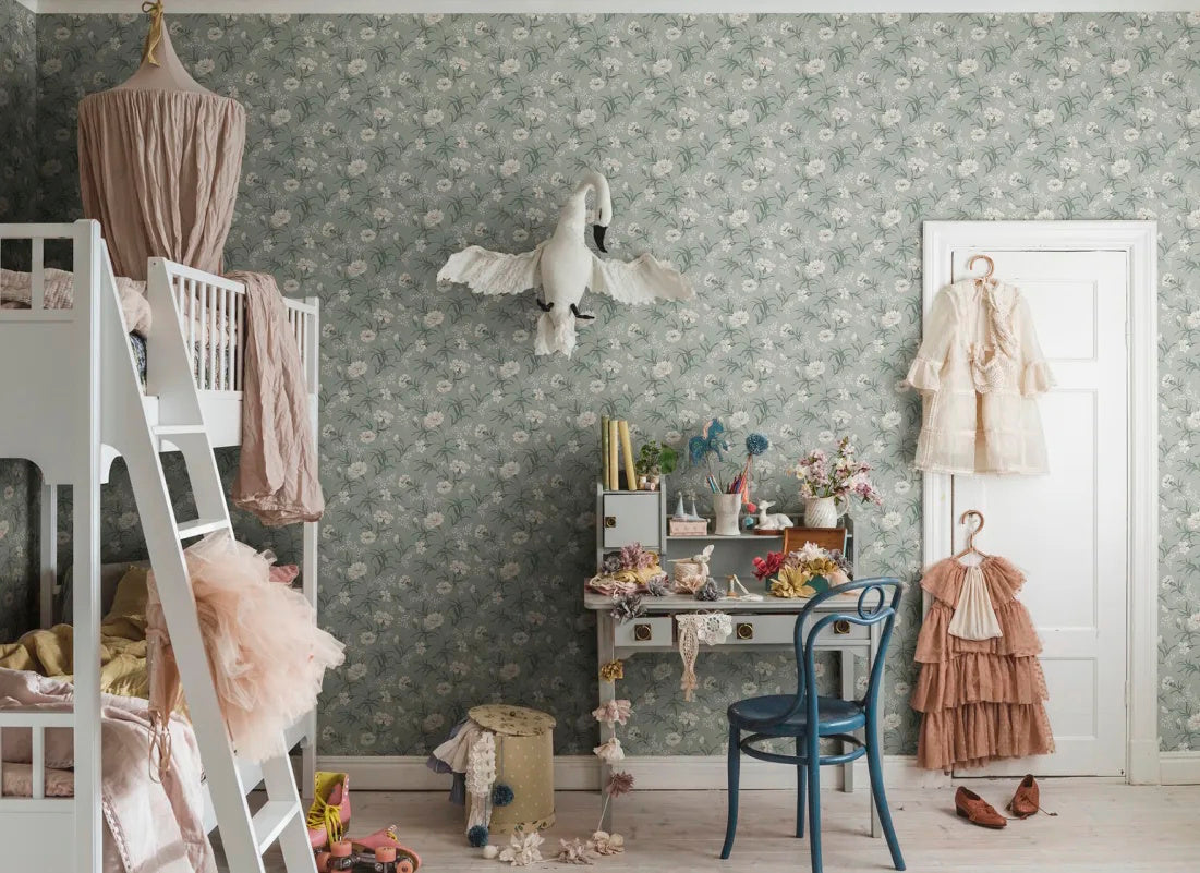 832-38 Garden Green Emilie Trädgården Wallpaper by Sandberg