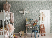 832-38 Garden Green Emilie Trädgården Wallpaper by Sandberg