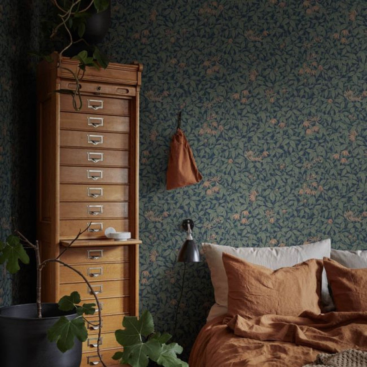 838-76 Linnea Kolonin Midnight Blue Wallpaper By Sandberg
