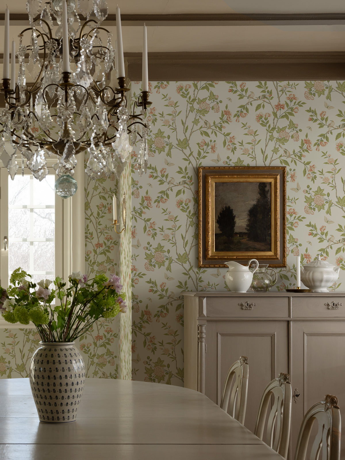 Sophia Magdalena Multi Herrgård Wallpaper by Boråstapeter