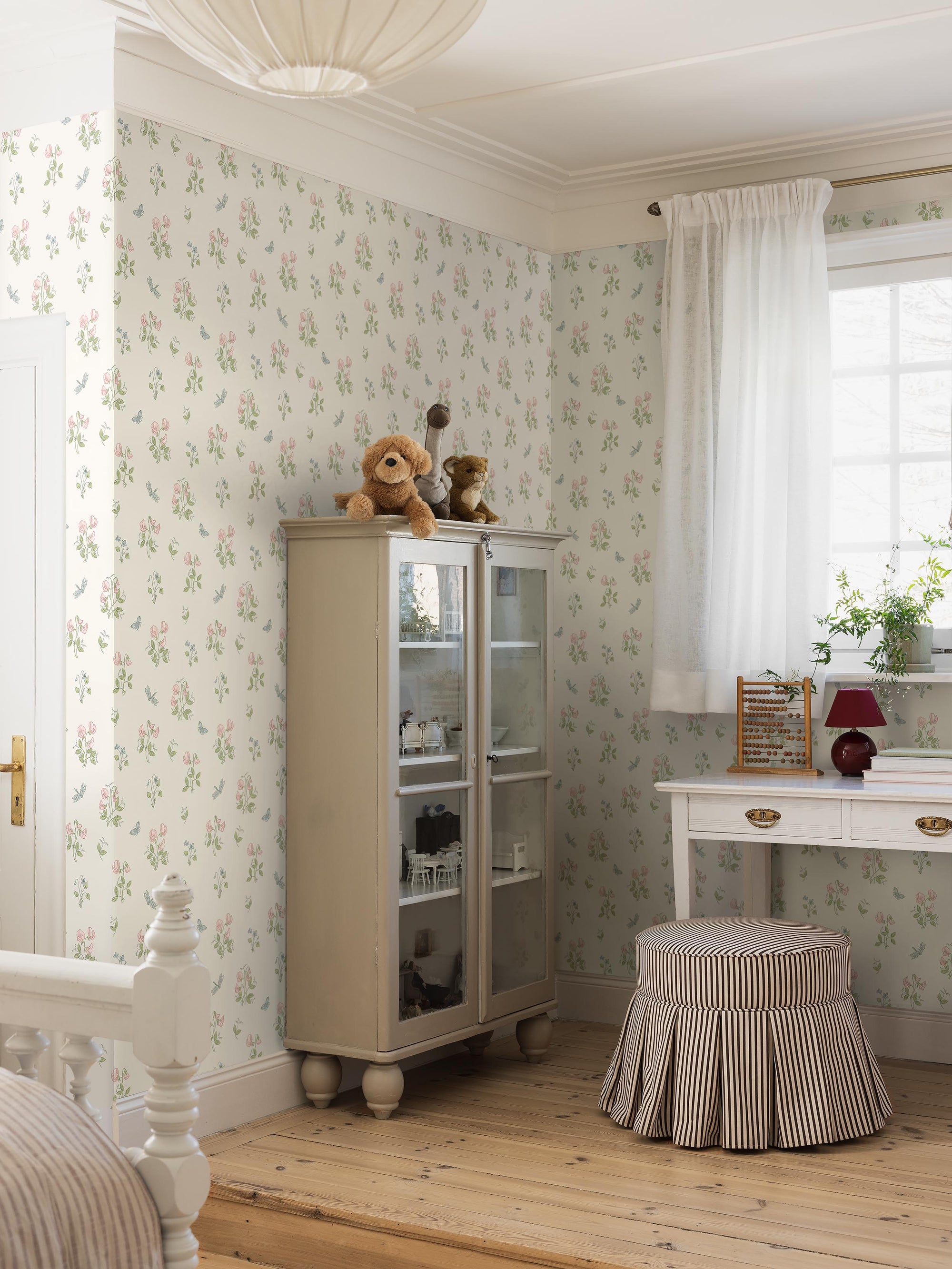 Luktärt Multi Herrgård Wallpaper by Boråstapeter